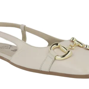 Bailarinas de piel con puntera cuadrada y adorno metálico