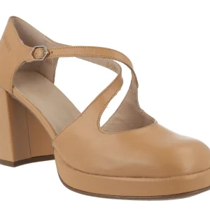 Zapatos de piel con tiras cruzadas y aberturas laterales