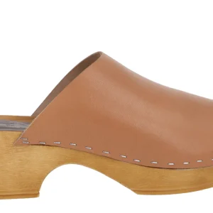 Zuecos de piel con tacón bajo y plataforma