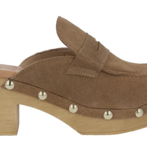 Zuecos de ante con adorno de antifaz