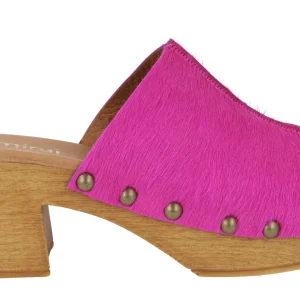 Zuecos Prado de pelo natural con detalle de tachas