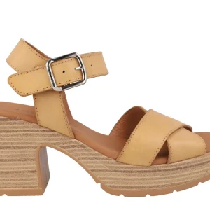 Sandalias de tiras cruzadas y pulsera al tobillo