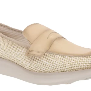 Mocasines para mujer en combinado de piel y rafia en color beige