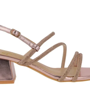 Sandalias en rosa metalizado con tiras de strass