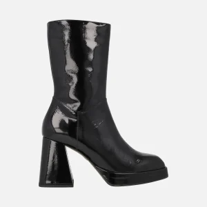 Botines estilo retro en charol negro con tacón alto y plataforma