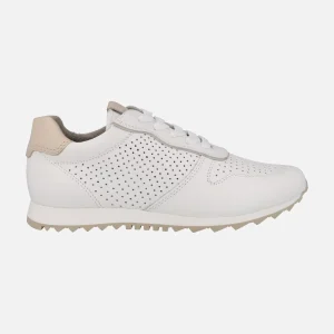 Zapatillas deportivas blancas de piel con picados