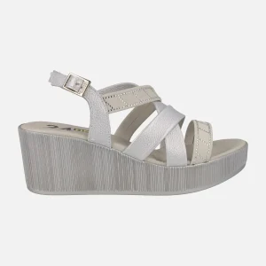 Sandalias de cuña y plataforma con tiras metalizadas