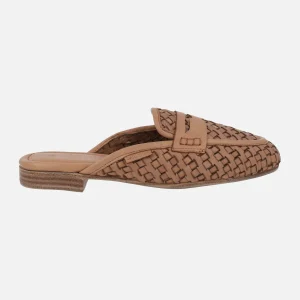 Zuecos de piel trenzada en color camel
