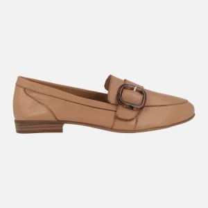 Mocasines en piel camel con adorno de hebilla
