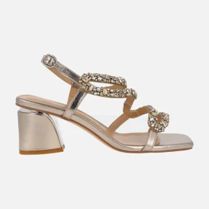Sandalias de tacón en metalizado bronce con detalle de pedrería