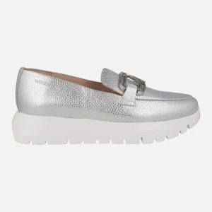 Mocasines Sidney en piel metalizada con adorno metálico