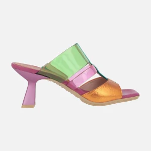 Sandalias estilo mules combinadas en piel y vinilo