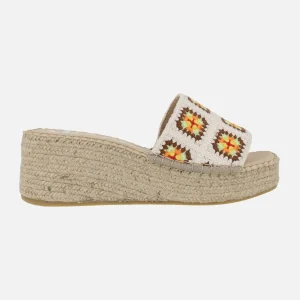 Zuecos de croché con cuña y plataforma de esparto