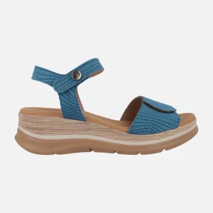 Sandalias en nobuck grabado con cierre de velcros