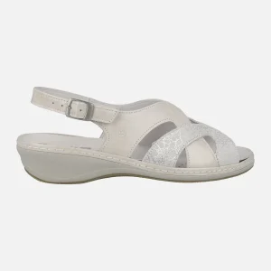 Sandalias en combinado nacarado blanco con tira de hebilla al talón