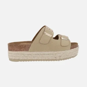 Sandalias con doble hebilla dorada y plataforma combinada con yute