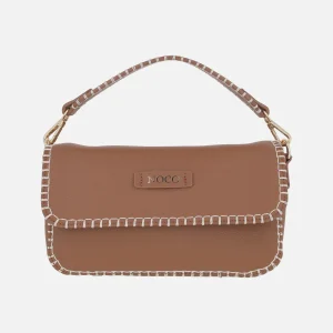 Bolsos multi posición con tapa y pespuntes