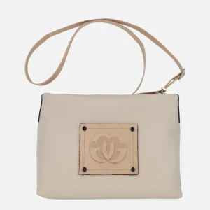 Bolsos de piel con asa bandolera regulable y parche con logo