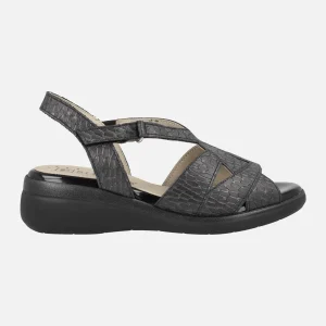 Sandalias negras de piel grabada con cierre de velcro