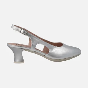 Zapatos corte salón destalonados en piel metalizada con tacón bajo