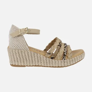 Sandalias de tiras combinadas con pulsera al tobillo y cuña de rafia