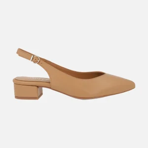 Zapatos corte salón destalonados con tacón bajo