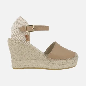 Alpargatas de piel con cuña alta de esparto y pulsera al tobillo