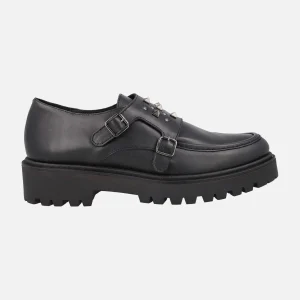Zapatos negros de piel con hebillas y tachas