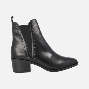 Botines chelsea de tacón medio con tachas