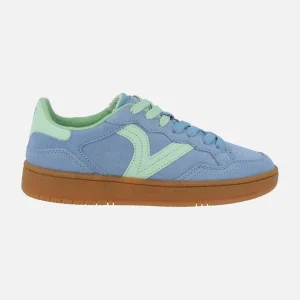 Zapatillas deportivas en serraje azul celeste con piso caramelo Smash suede