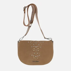 Bolsos bandolera con tapa en serraje camel y detalles de pedrería