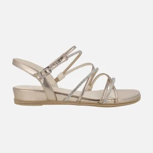 Sandalias de cuña baja con tiras metalizadas y con strass