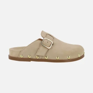 Zuecos Alive de serraje con detalle de hebilla lateral y tachas doradas