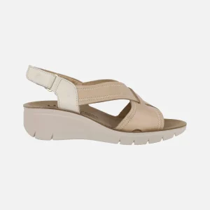Sandalias de piel en combinado beige con cierre de velcro