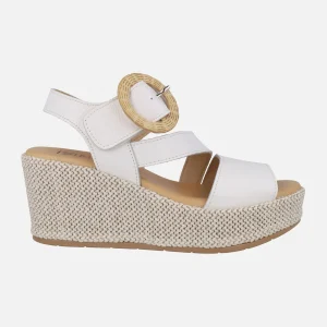 Sandalias de piel con cuña alta de rafia y cierre de velcro