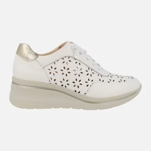 Zapatos deportivos en piel blanca con troquelado de flores