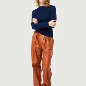 Top con cuello perkins azul marino