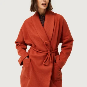 Abrigo corto con cinturón marrón