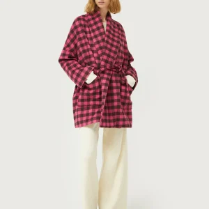 Abrigo corto con cinturón cuadros rosas