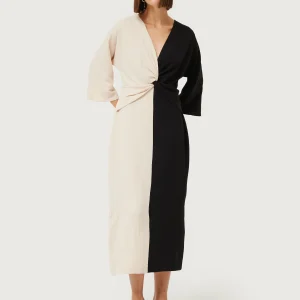 Vestido largo drapeado blanco y negro