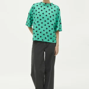 Camiseta con estampado de corazones verde