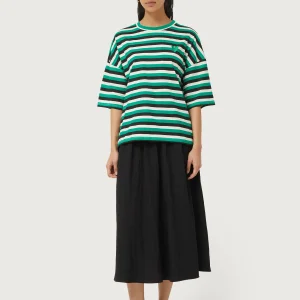 Camiseta de rayas con parche de corazón verde