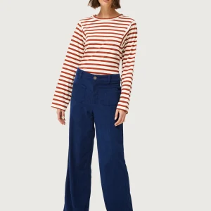 Camiseta de rayas blancas y marrones