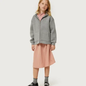 Sudadera de niña con capucha gris