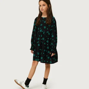 Vestido corto de niña estampado de corazones verdes