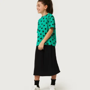 Camiseta de niña con estampado de corazones verde