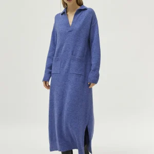 Vestido midi de punto con cuello polo azul