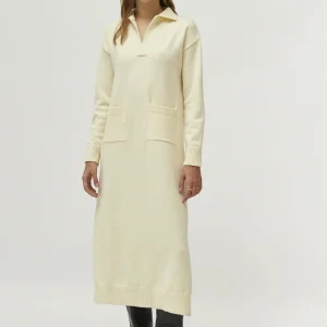 Vestido midi de punto con cuello polo blanco
