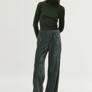 Top cuello alto verde