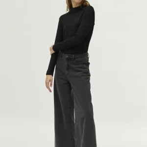 Top cuello mock negro